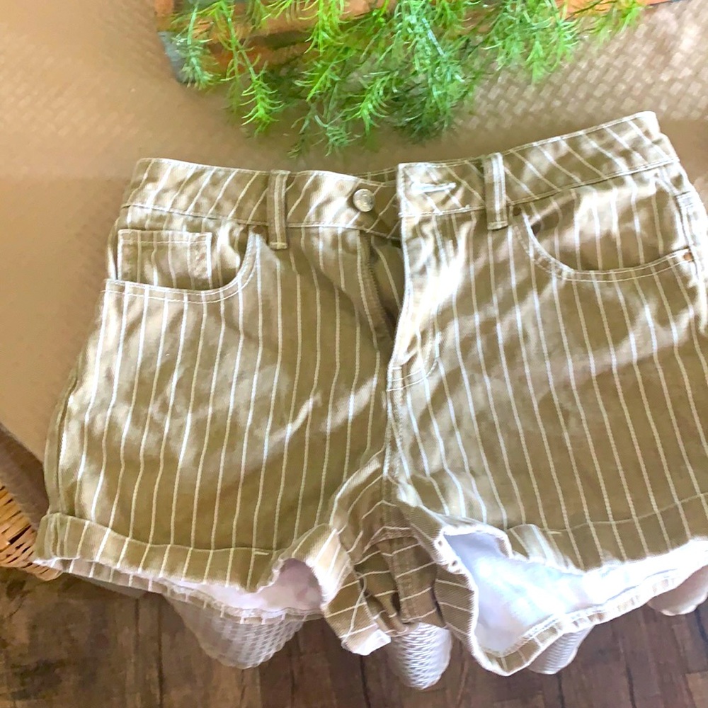 PacSun Mom Short- khaki white stripes